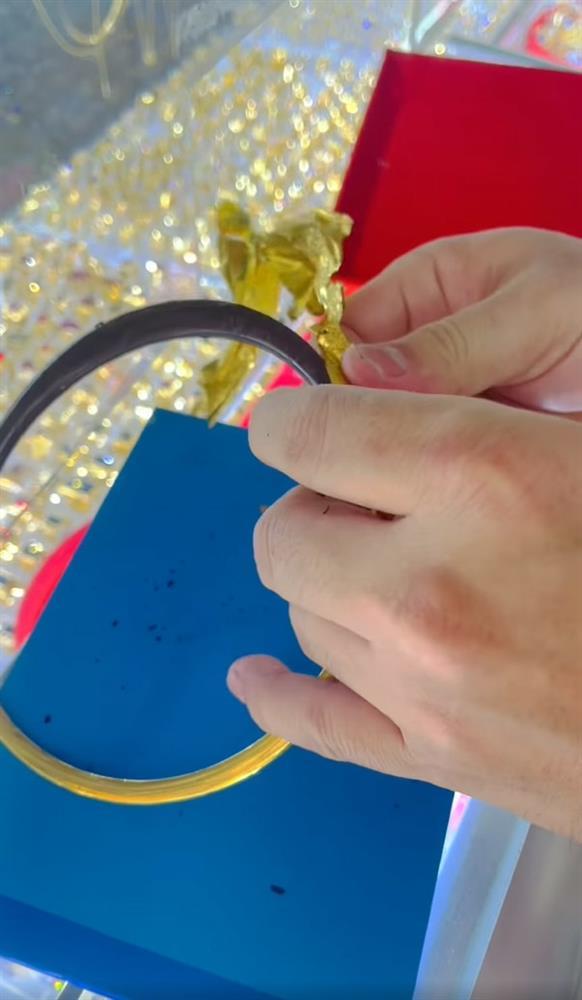 Sự thật ngã ngửa về chiếc kiềng vàng cô dâu được trao hồi môn-3