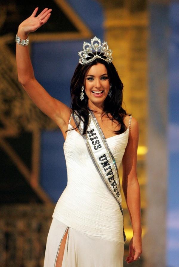 Miss Universe 2005 đến VN, sốc nhất ảnh cam thường tuổi U41-7