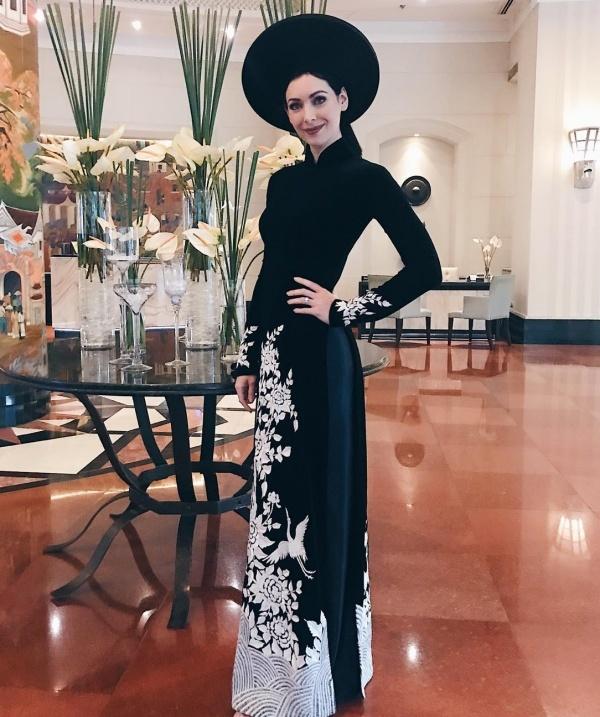 Miss Universe 2005 đến VN, sốc nhất ảnh cam thường tuổi U41-9