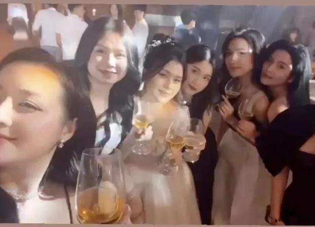 Không chỉ như người dưng, Văn Hậu và bồ cũ còn quay lưng khi giáp mặt-4