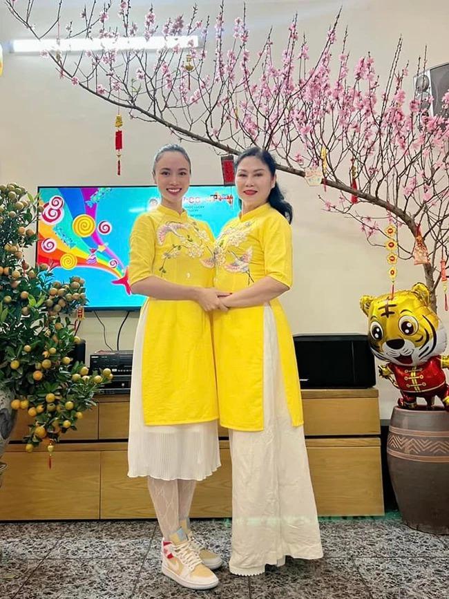 Thanh Thảo diện áo dài quần jeans lạc quẻ, hết mốt cả chục năm-6