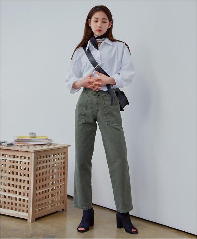 Muôn kiểu mix áo sơ mi trắng đến văn phòng sành điệu-8