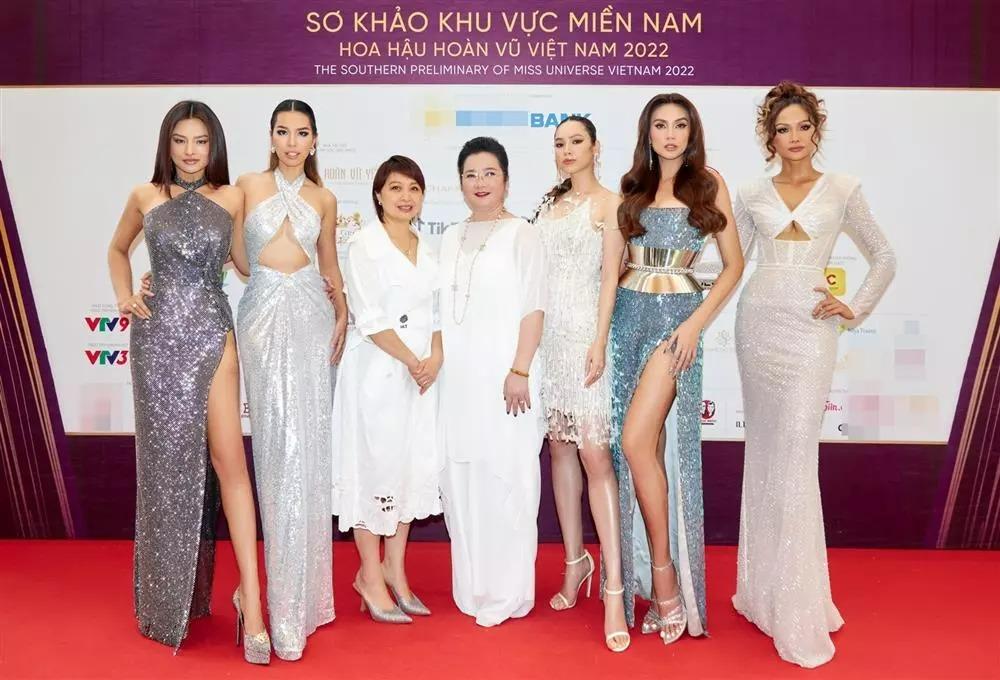 Vietnamese beauties standing at the edge of the frame still occupy the spotlight-4