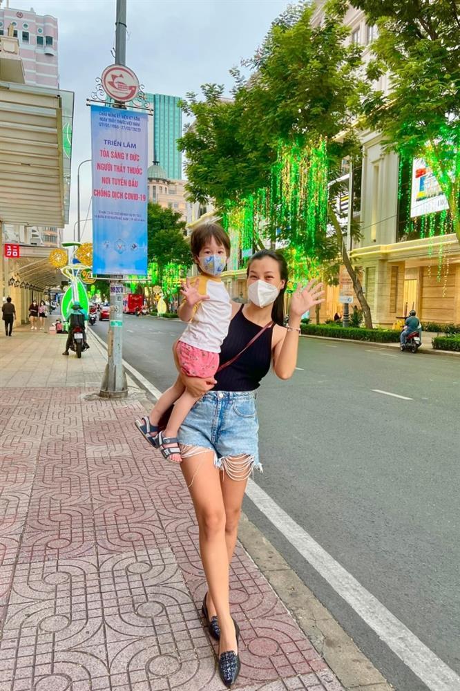 Cuộc sống Hoàng Oanh và chồng Tây khi đang làm thủ tục ly hôn-6