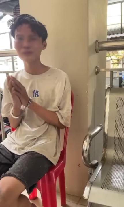 Đặt kim cương, kẻ gian giả vờ em gửi tiền rồi rút dao định cướp-2