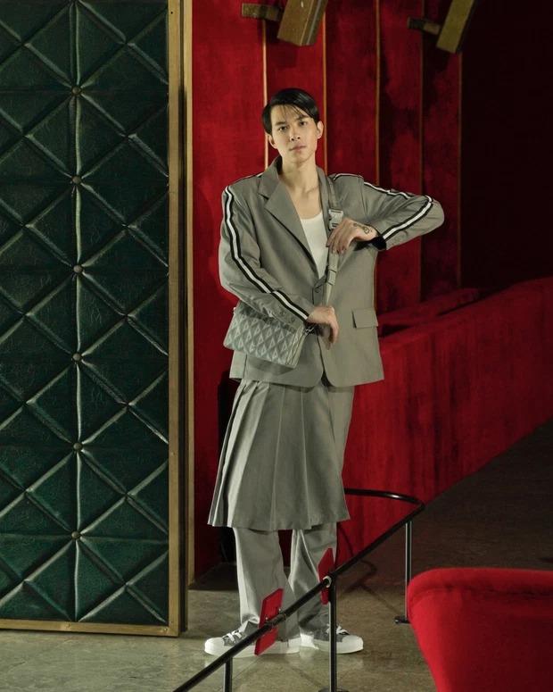 Bạn trai Diệu Nhi rũ bỏ nam tính khi mặc váy và giày cao-2