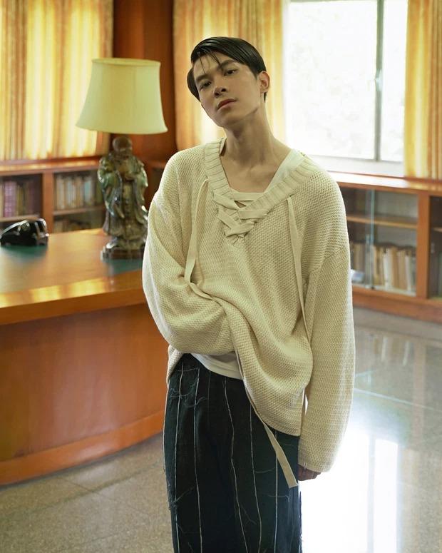 Bạn trai Diệu Nhi rũ bỏ nam tính khi mặc váy và giày cao-9