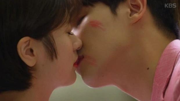 Controversial kisses: the couple is underage, the couple is too violent to cause offense-6