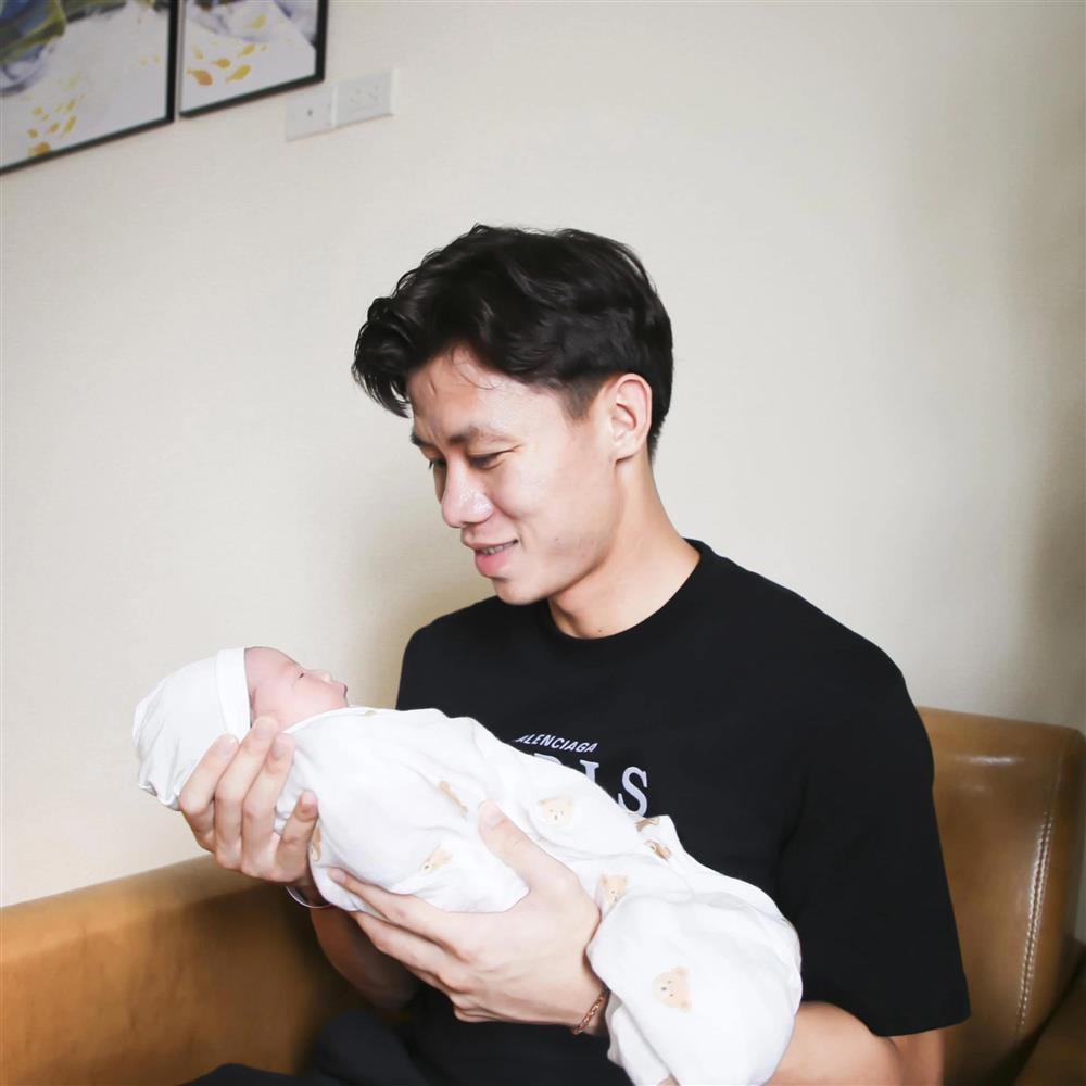 Quế Ngọc Hải khoe ảnh con gái mới sinh siêu đáng yêu-3