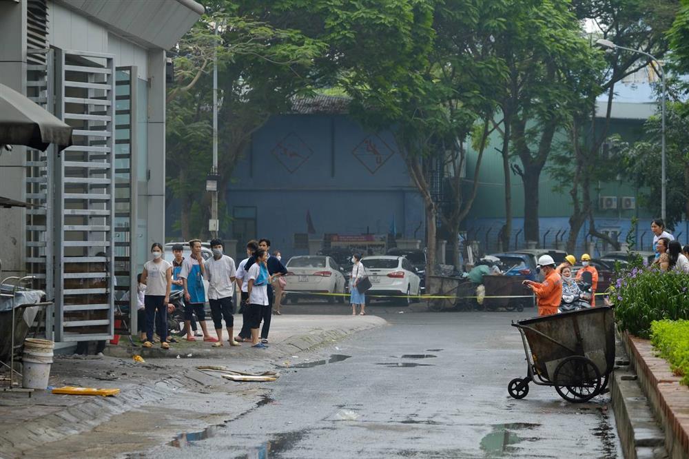 Cháy nhà hàng dưới tòa nhà ở Hà Nội, khói bốc cao nghi ngút-3