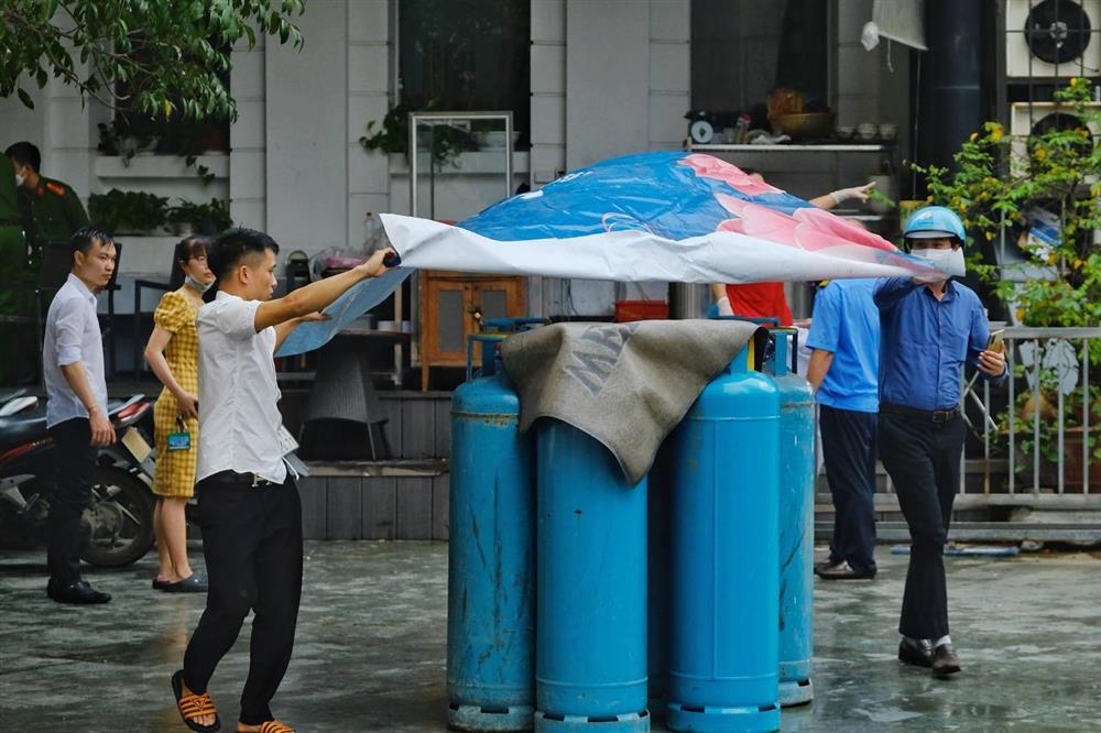 Cháy nhà hàng dưới tòa nhà ở Hà Nội, khói bốc cao nghi ngút-4