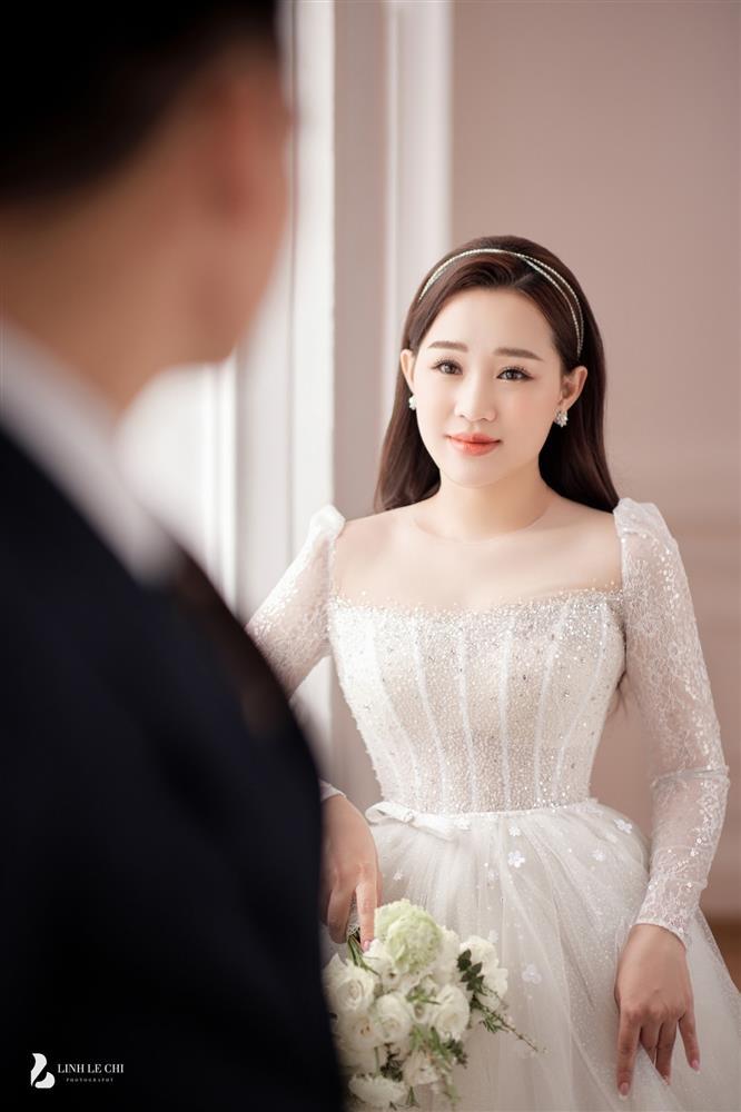 Lộ ảnh cưới tuyển thủ Việt Nam và bạn gái xinh đẹp-2