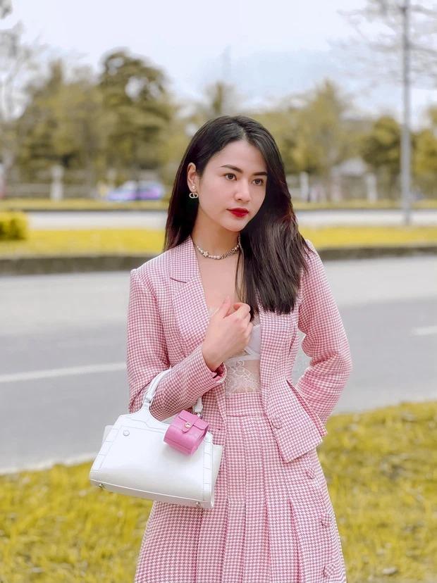 Viet Hoa Anh's beautiful office wardrobe is not a man?-4