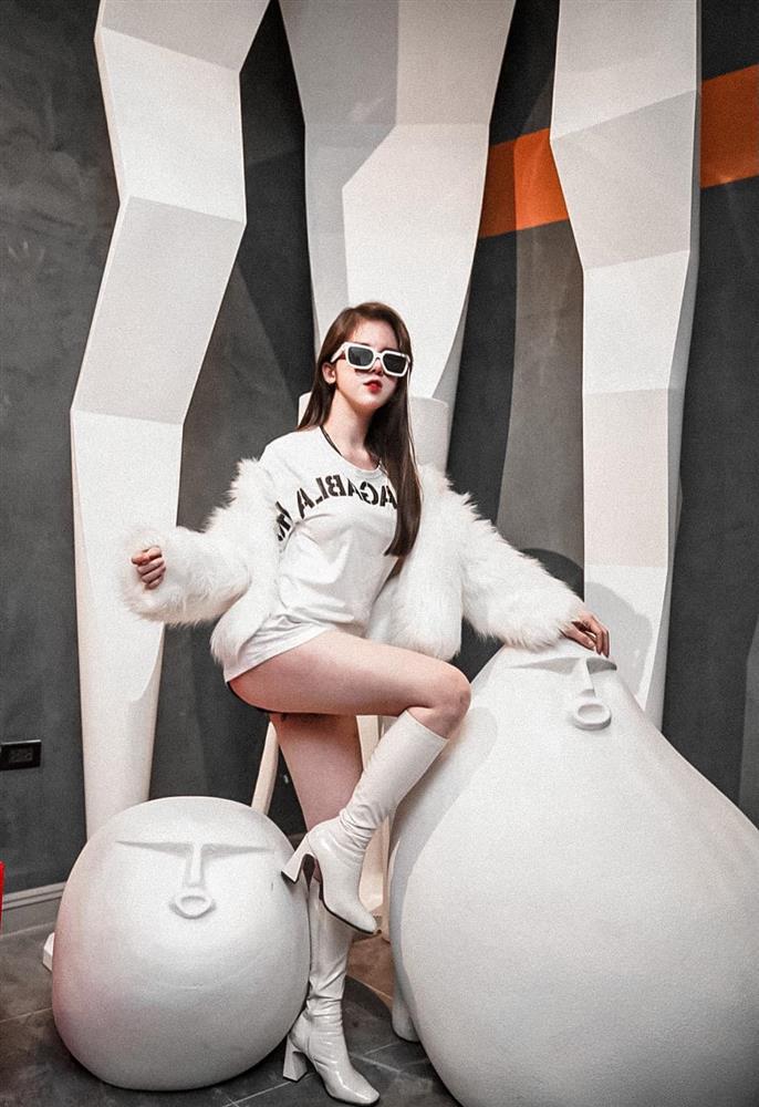 Vợ cũ Huy Cung ngày càng ăn diện mát mẻ hậu ly hôn-11