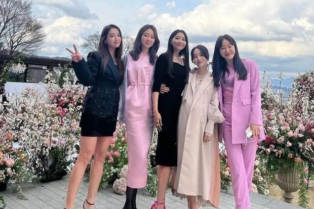 The powerful friends released photos at the wedding of Hyun Bin – Son Ye Jin