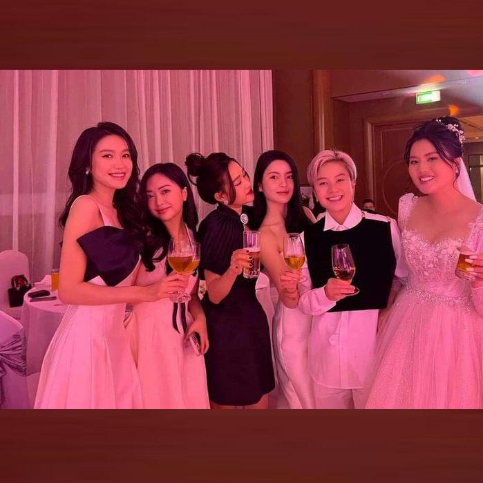 Tóm sống Quang Hải tình tứ trò chuyện bồ mới Chu Thanh Huyền-5