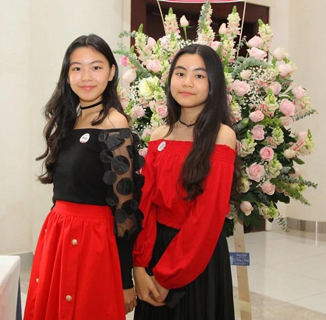 2 con gái Quyền Linh mặc đồ đôi: Chị như Hoa hậu, em chuẩn tiểu thư-5