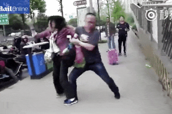 Người đàn ông mượn danh Phật giáo, nhận nuôi trẻ mồ côi rồi đánh đập-2