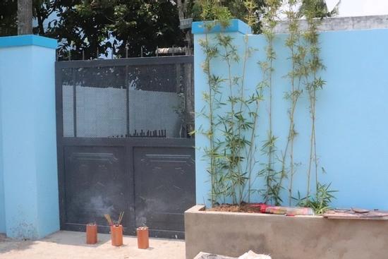 Cặp vợ chồng tử vong tại nhà riêng, hai con nhập viện cấp cứu