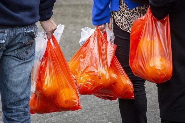 Túi nilon đựng đồ ăn nóng, nguy cơ tiềm ẩn bà nội chợ phải biết-2