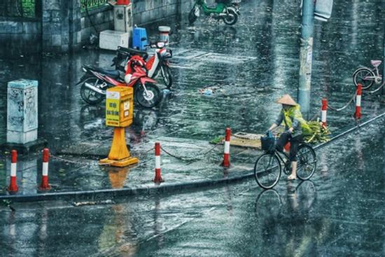 Miền Bắc bước vào chuỗi ngày thời tiết xấu, mưa dông kéo dài