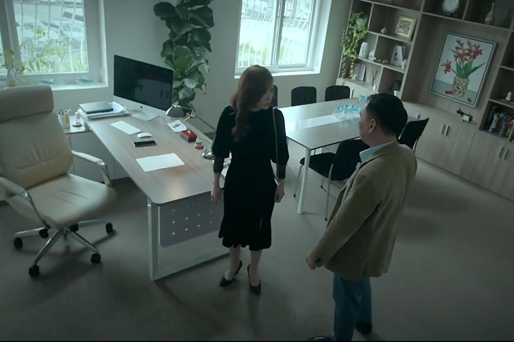 Khiếp sợ cảnh chồng tra tấn dùng ghim dập vào tay vợ trên phim Việt-1