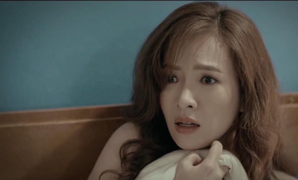 Khiếp sợ cảnh chồng tra tấn dùng ghim dập vào tay vợ trên phim Việt-8