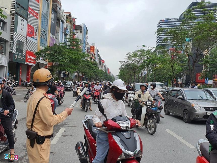 Cháy căn nhà 8 tầng ở trung tâm Hà Nội, nhiều người tháo chạy-4