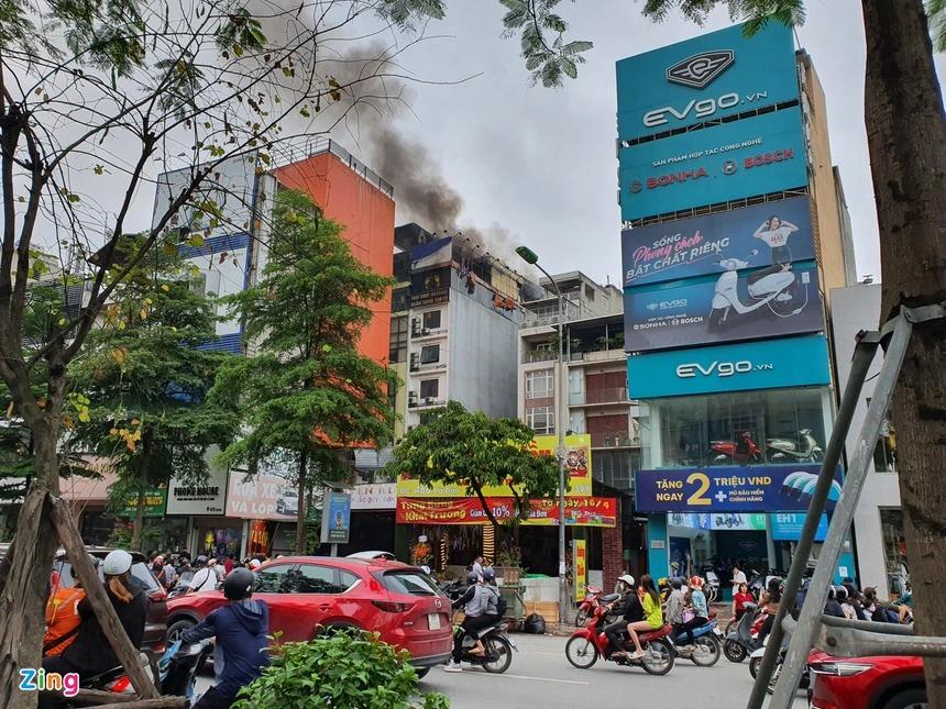 Cháy căn nhà 8 tầng ở trung tâm Hà Nội, nhiều người tháo chạy-5