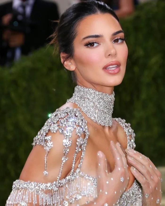 Kendall Jenner không chỉ là người mẫu có ảnh hưởng trong giới thời trang mà còn là nhân vật ảnh hưởng bậc nhất trên mạng xã hội.