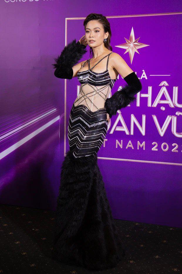 HHen Niê xẻ tận rốn, Lệ Hằng bô nhếch phủ đen thảm đỏ-5