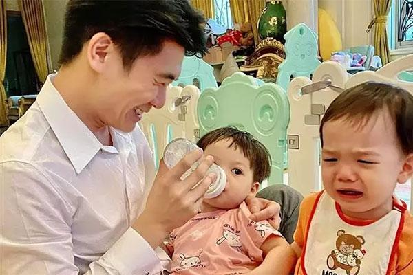 As a single father, the pregnant son Hien shows off how to take care of him super skillfully