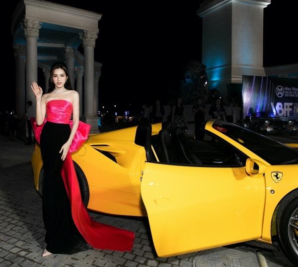 Đỗ Hà quê độ vì váy vóc rối rắm trước 4000 người xem livestream-5