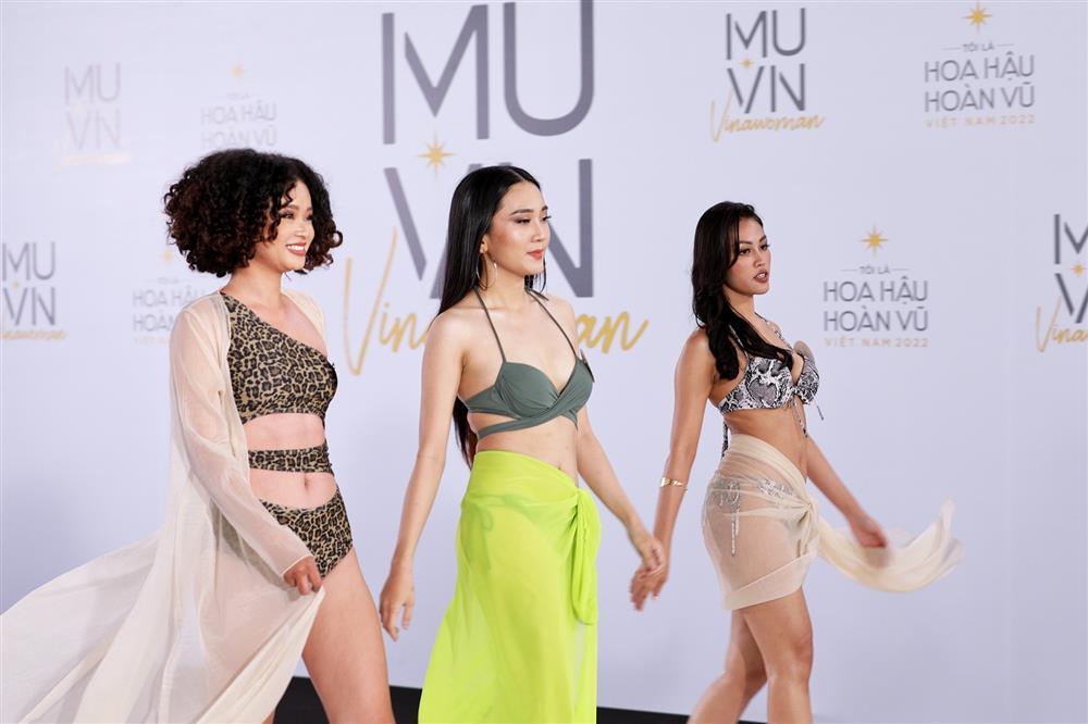 Thí sinh Hoa hậu Hoàn vũ Việt Nam ngã nhào khi diễn bikini-1