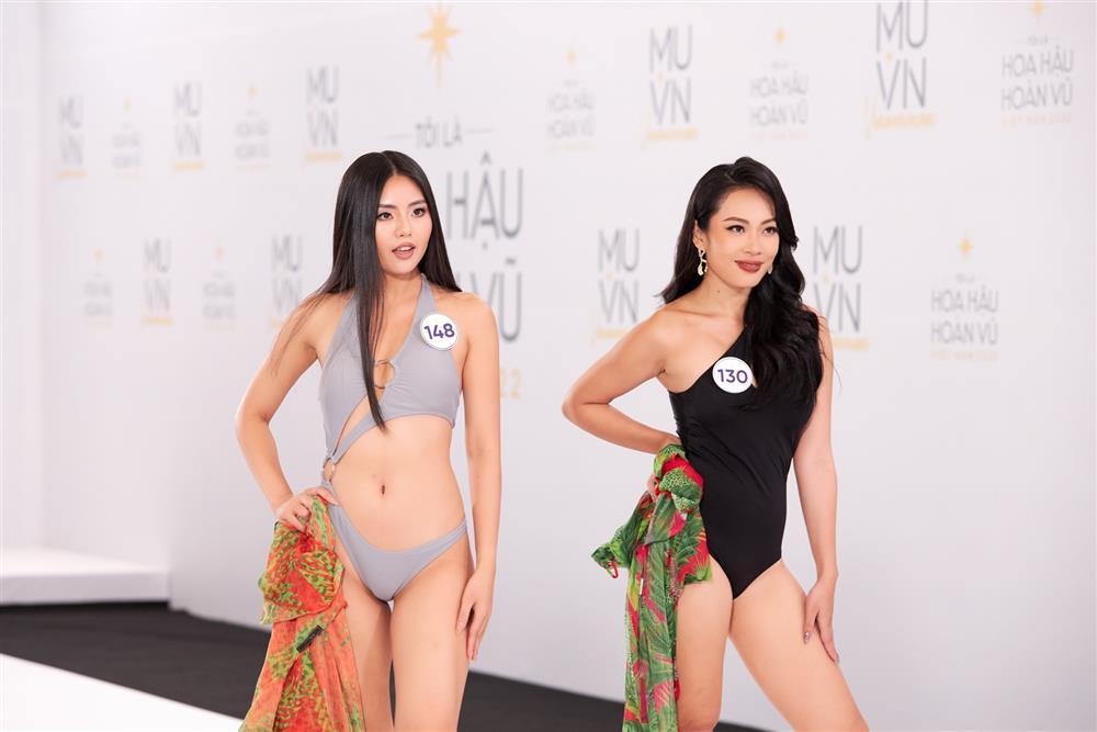 Thí sinh Hoa hậu Hoàn vũ Việt Nam ngã nhào khi diễn bikini-4