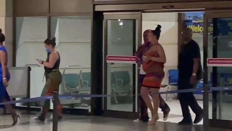 Rihanna lộ diện sau tin chia tay vì bị bạn trai cắm sừng-1