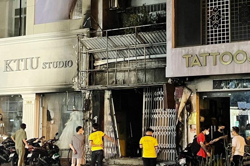 A wedding dress shop in Ho Chi Minh City caught fire, many properties were burned-1
