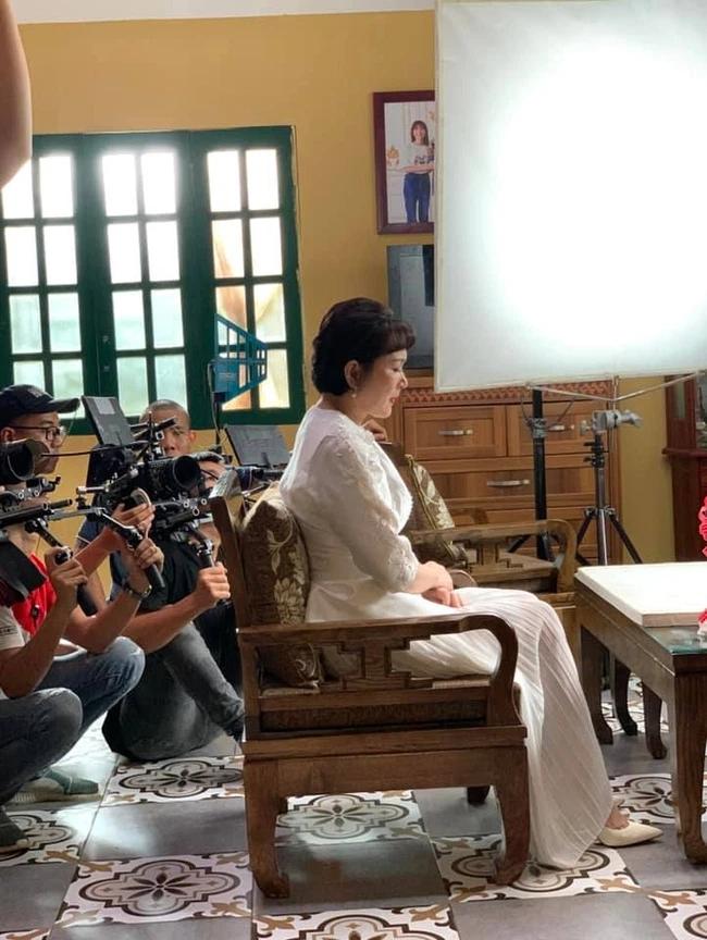 Thương Ngày Nắng Về: Hậu trường bà Nhung đi xin lại con, bị mắng sấp mặt-7