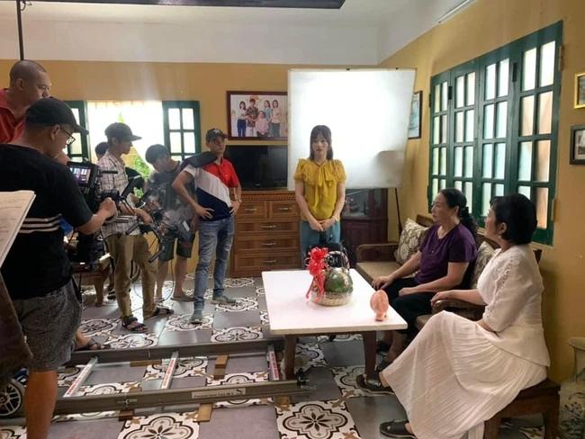 Thương Ngày Nắng Về: Hậu trường bà Nhung đi xin lại con, bị mắng sấp mặt-8