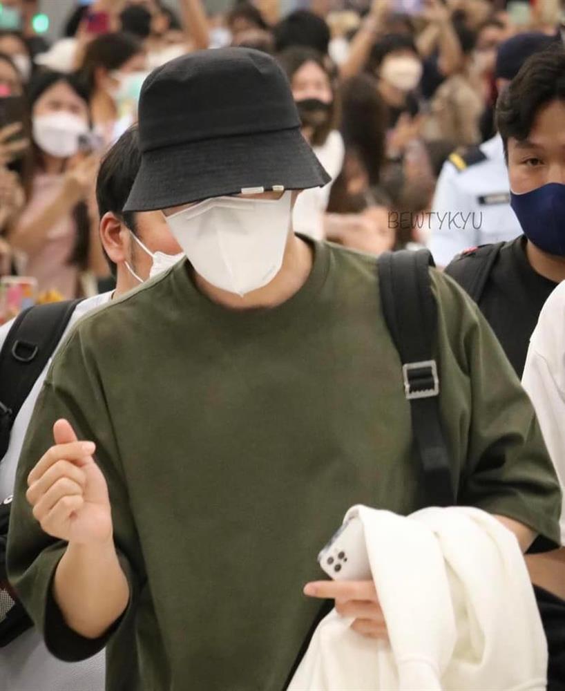 Kim Seon Ho xuất hiện sau bê bối ép bạn gái phá thai-7