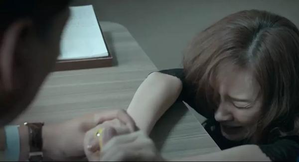 Sợ hãi những cảnh bạo hành phim Việt: từ chồng đánh vợ đến bố tát con-3