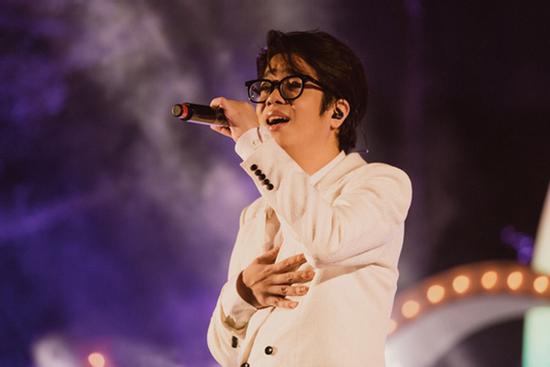 Bùi Anh Tuấn phải hủy show vì tái nhiễm Covid-19, lo ngại sức khỏe