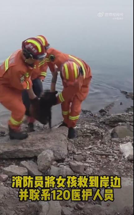 Cô gái úp mặt dưới sông, tá hỏa gọi cứu hộ mới biết sự thật hài hước-4