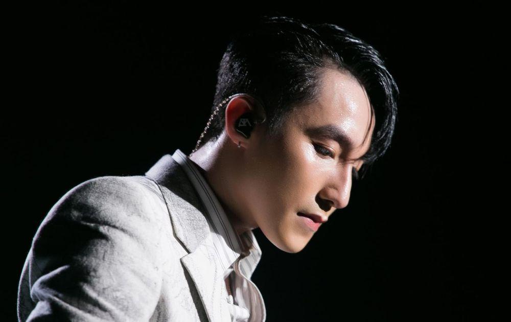 Bị dè bỉu loi choi, bám bố mẹ, fan Sơn Tùng show luôn tài khoản 10 số-1