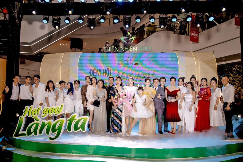 Sao Việt quy tụ đêm hội hạt gạo làng ta-1