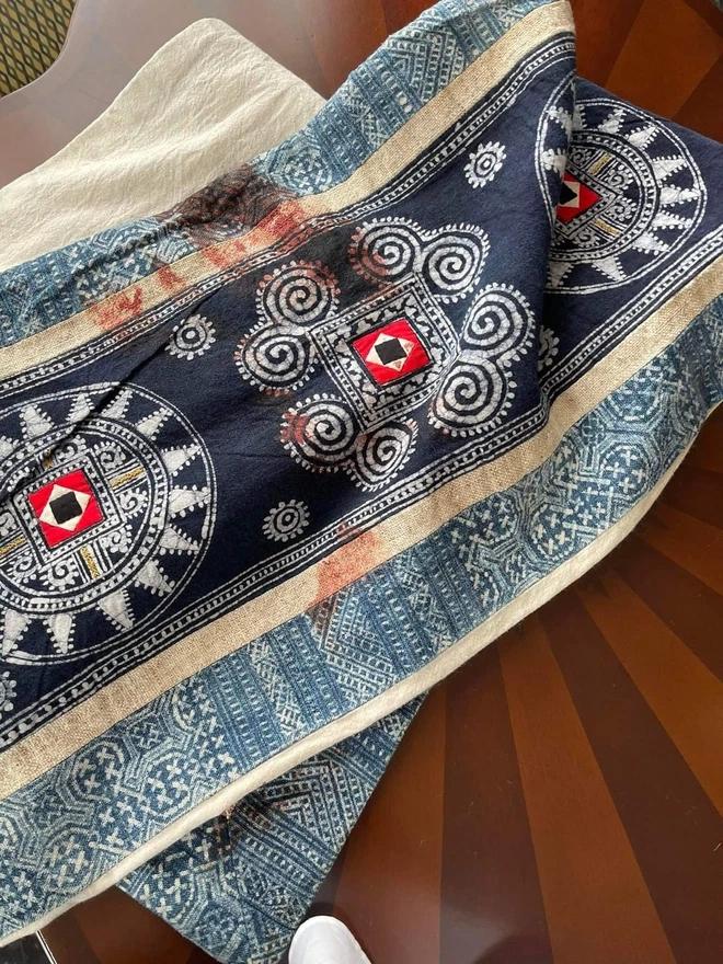 Khách sạn 5 sao làm khó khách chỉ vì trót làm bẩn 1 tấm trải giường-3