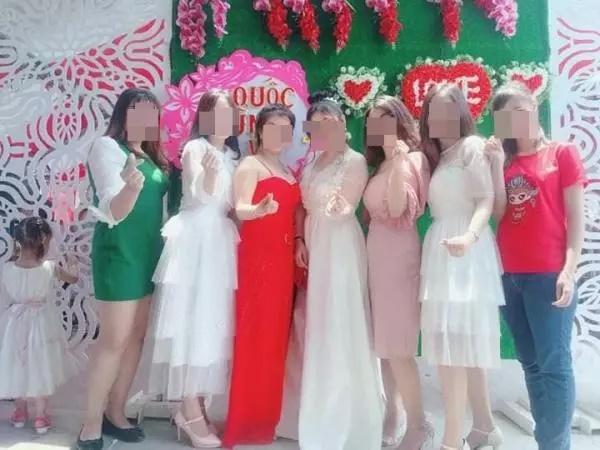 Khách khứa lên đồ thế này thì ai mới là cô dâu cơ chứ?-7