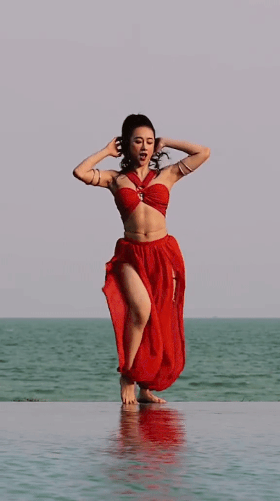 Angela Phương Trinh múa bụng khoe 8 múi cơ căng đét-3