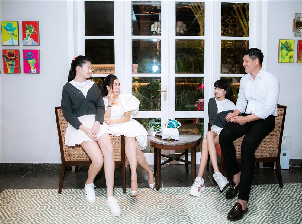 Bà xã xúc động khi Bình Minh một mình tụng kinh cho mẹ vợ-4