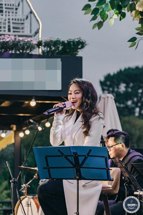 Lương Bích Hữu hát live chênh phô, netizen vẫn bênh chằm chặp-2